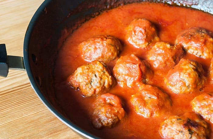 how to make meatballs in sauce